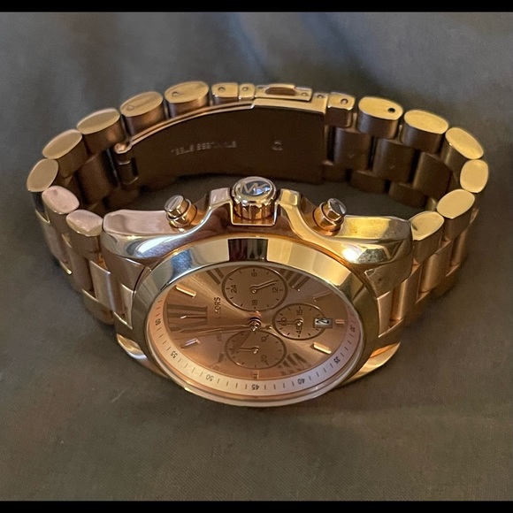 Michael Kors rose gold watch - Picture 3 of 4